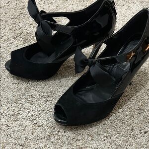 Elegant Black Women's Shoes with Bow Detail